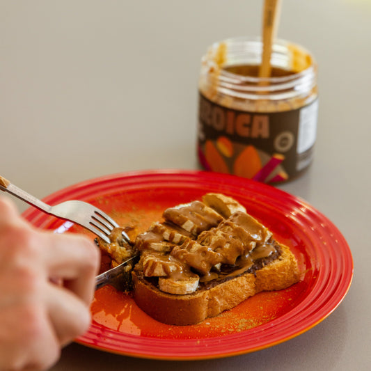 Toast de banana com pasta Heroica
